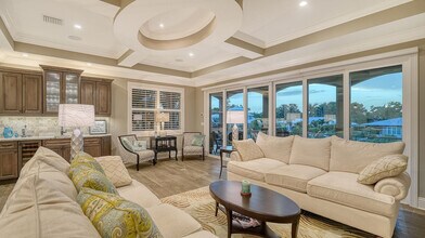 Building Photo - 7760 Holiday Dr