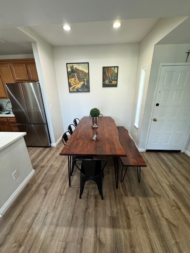 Building Photo - 23615 Del Monte Dr