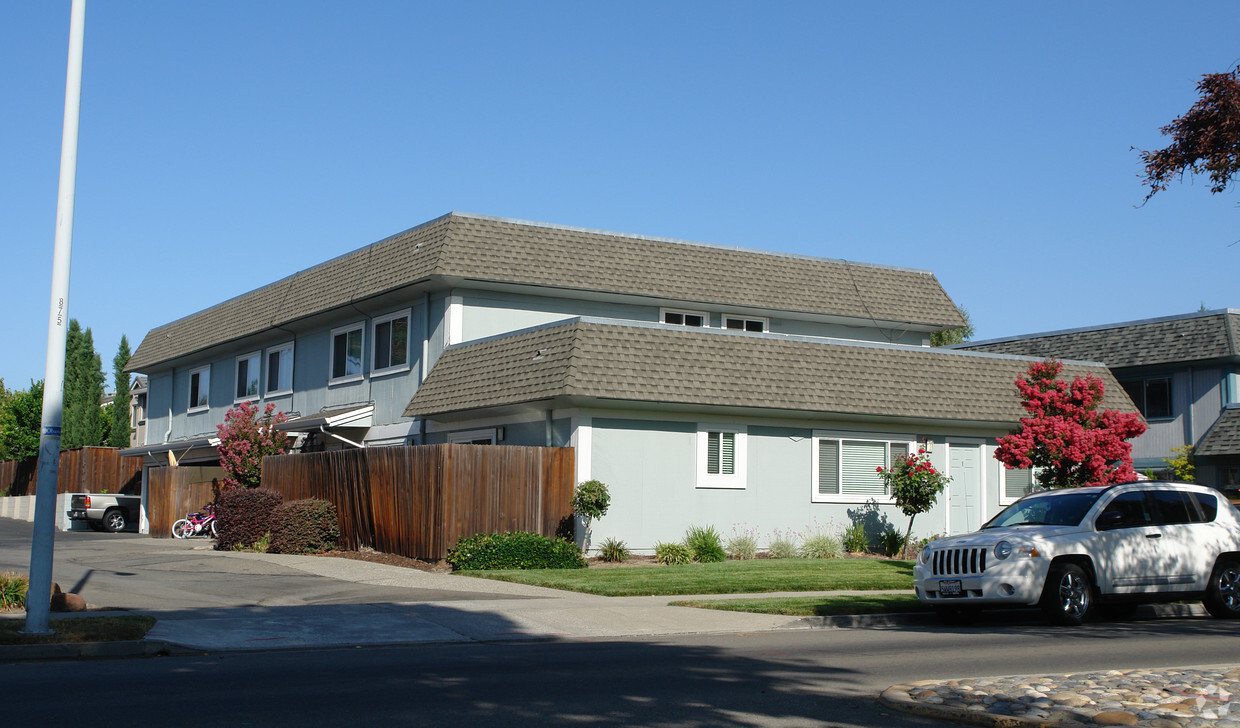 Building Photo - 4421 Fairlands Dr