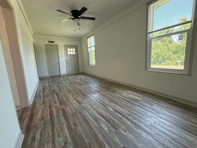 Building Photo - 8852 Woodland Dr
