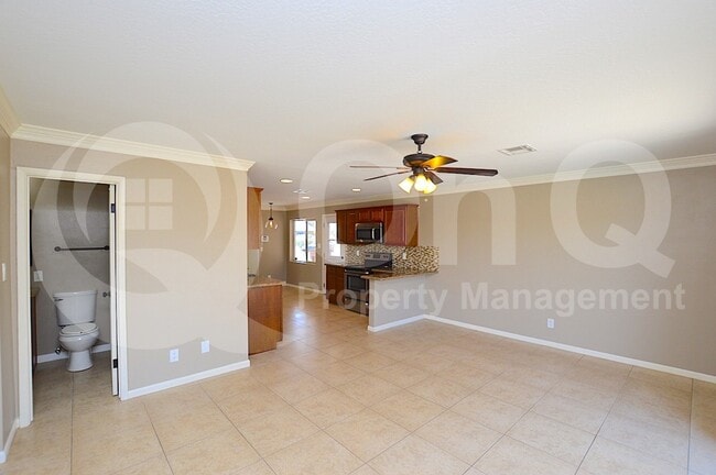Foto del edificio - 8608 E Vernon Ave