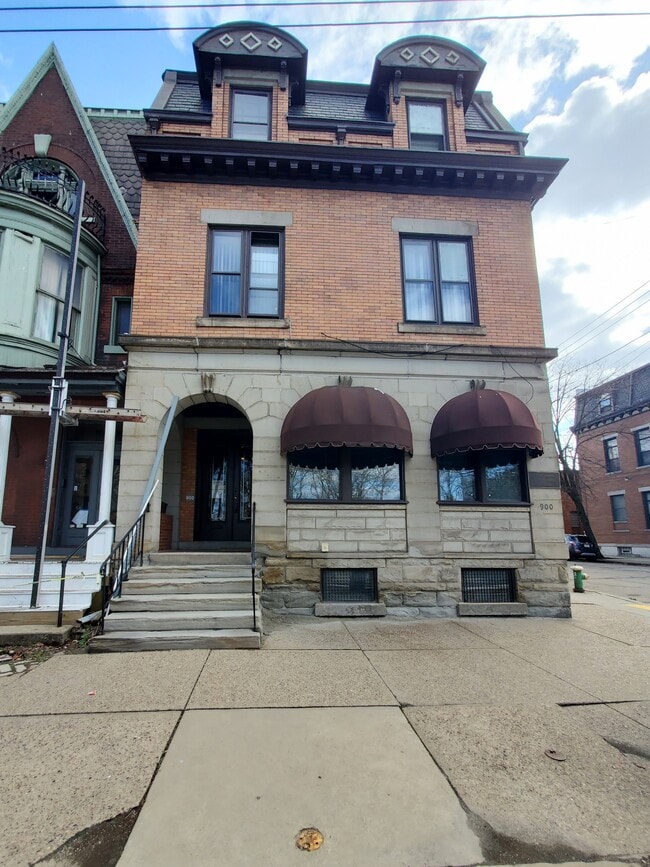 Building Photo - 900 Cedar Ave