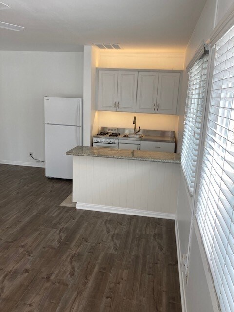 Building Photo - 711 Lido Park Dr