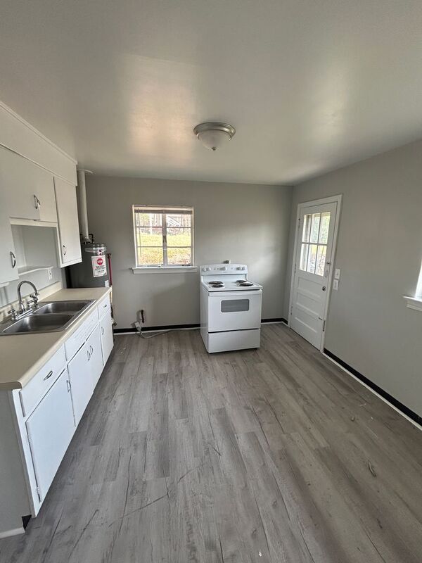 Building Photo - 1346 Vinesville Rd