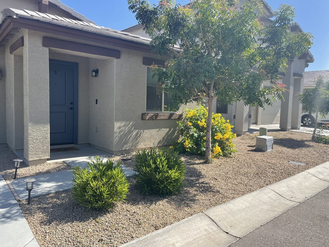 Building Photo - 1884 W Expressman St