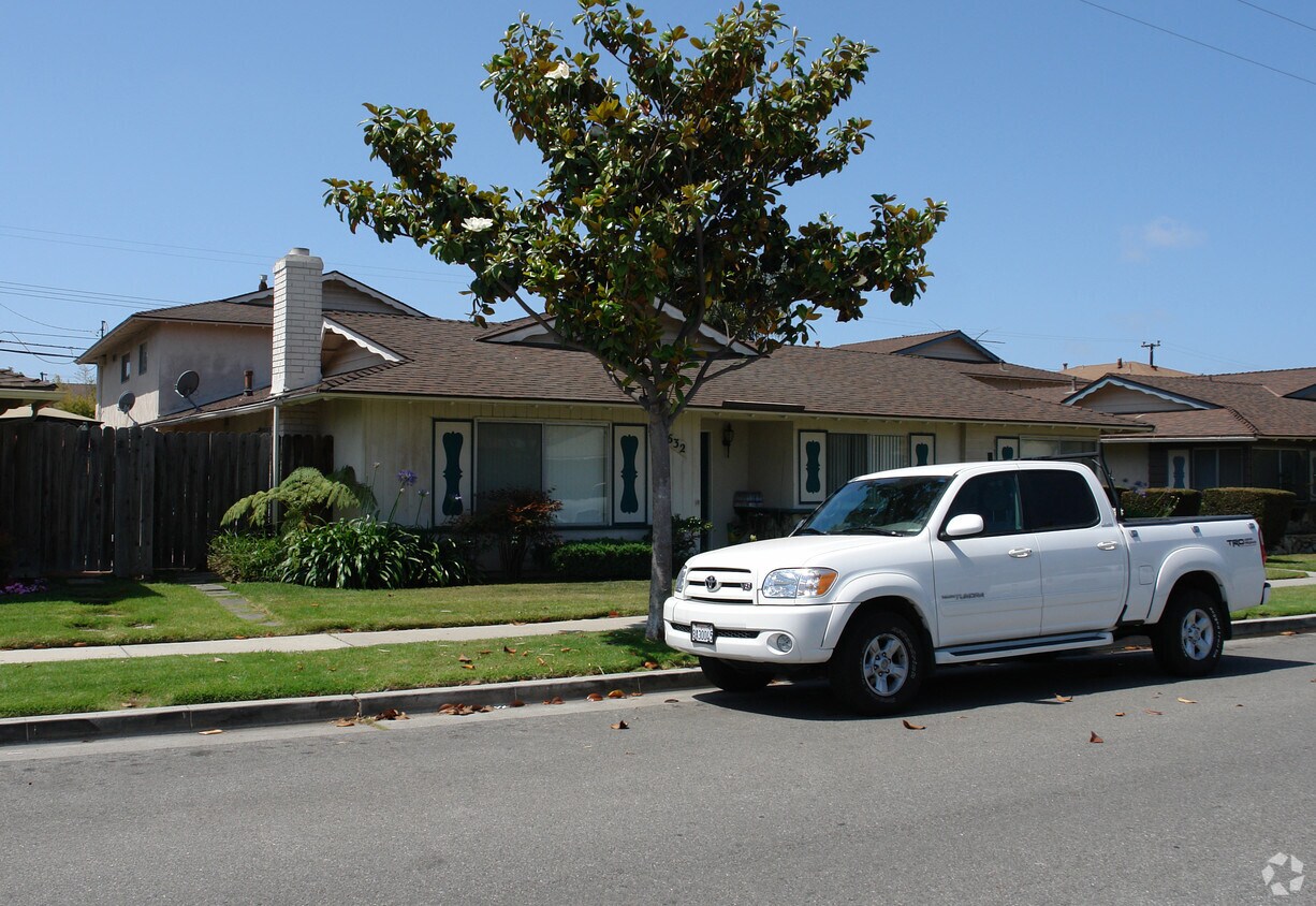 Building Photo - 7632 Amazon Dr