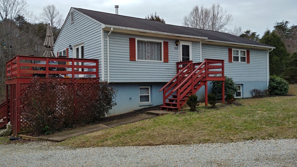 View of duplex from front - 3967 Riverview Ln