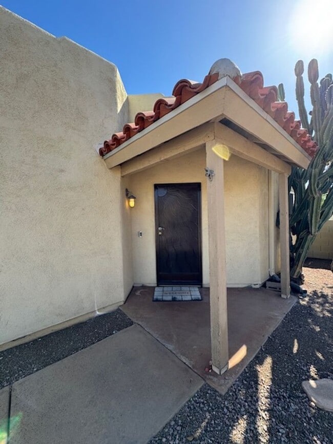 Foto del edificio - Northwest-3 bedroom/ 2 bathroom single family home w/ pool!