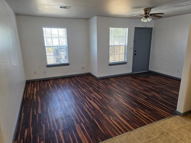 Building Photo - 1303 Edison St