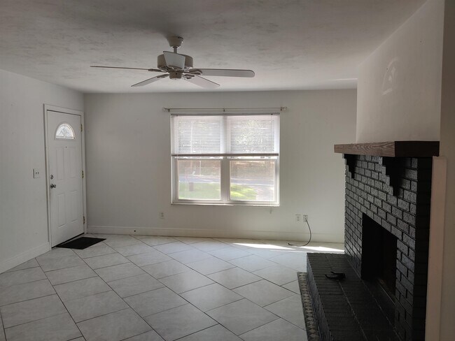 Building Photo - 1504 Pullen Rd