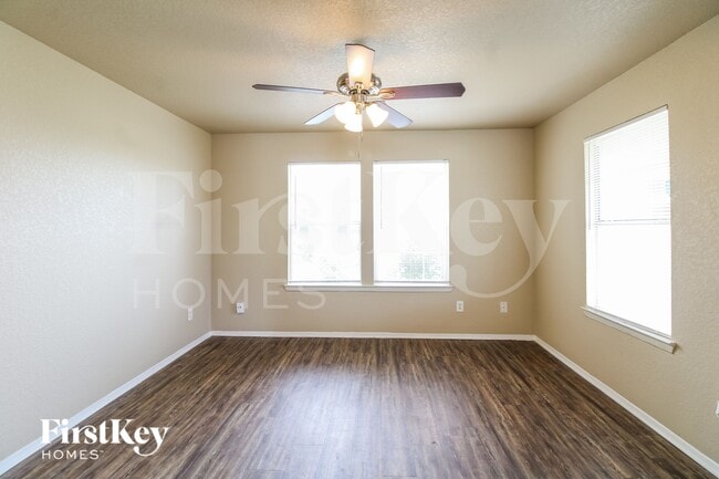 Foto del edificio - 1661 Nichole Woods Dr