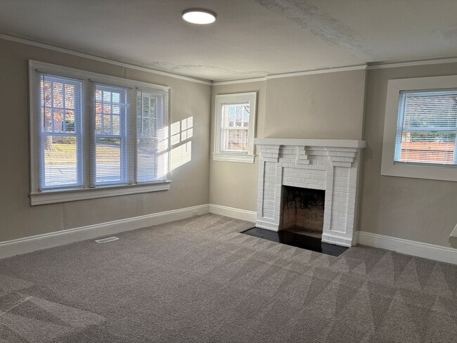 Building Photo - 2 Bedroom, 1 Bathroom Apartment in Reidsville!