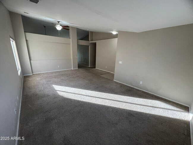 Building Photo - 13709 W Cottonwood St