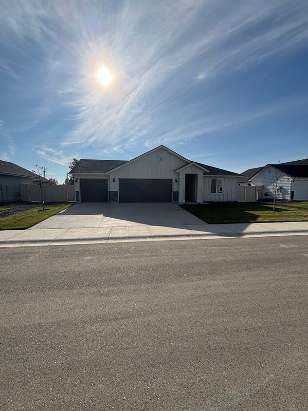 Primary Photo - 5210 Endicott Dr