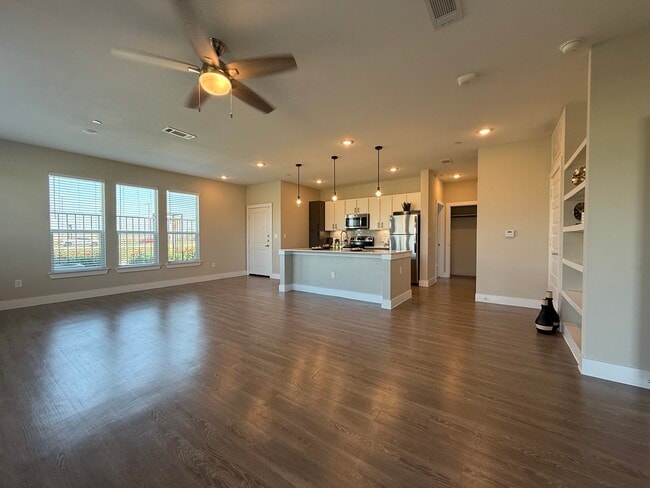 Building Photo - 3144 Gorge Way