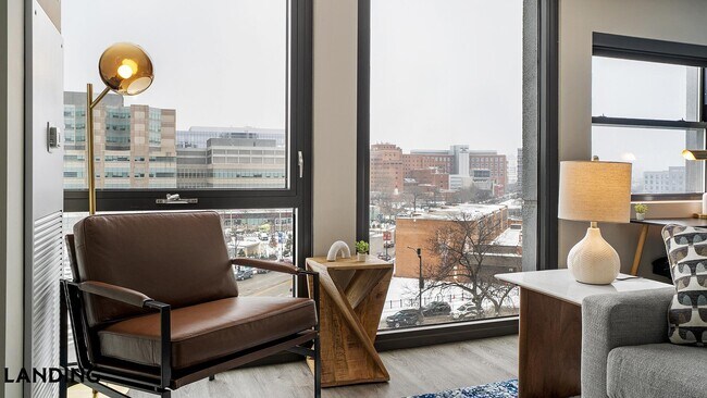 Foto del edificio - 1922 W Ogden Ave