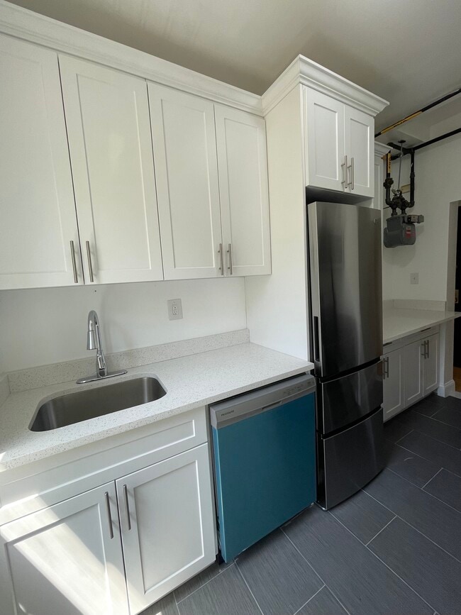 Building Photo - 295 W 150th St