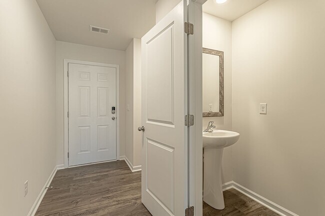 Foto del edificio - Price Improvement! Brand New Townhouse in ...