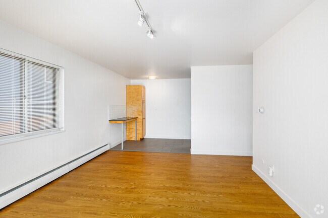 2 habitaciones, 1 baño - 875 pies cuadrados - Sala de estar - 2939 Marine Street