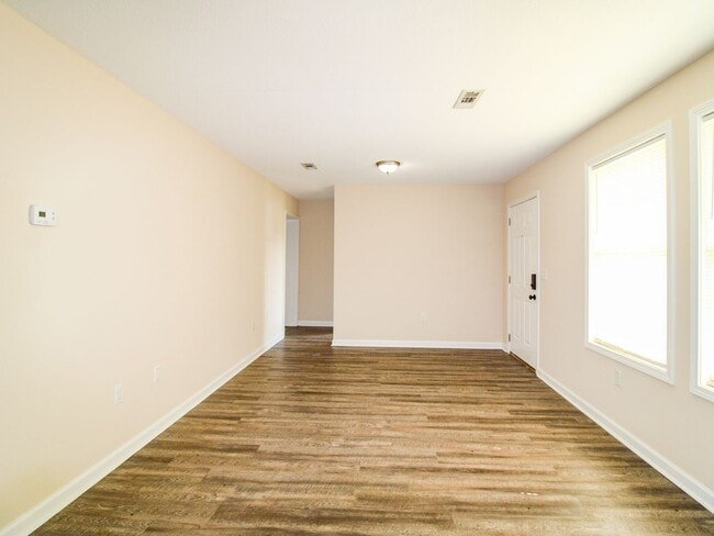Building Photo - Great Location! 4 Bedroom Home Close to Downtown Pulaski