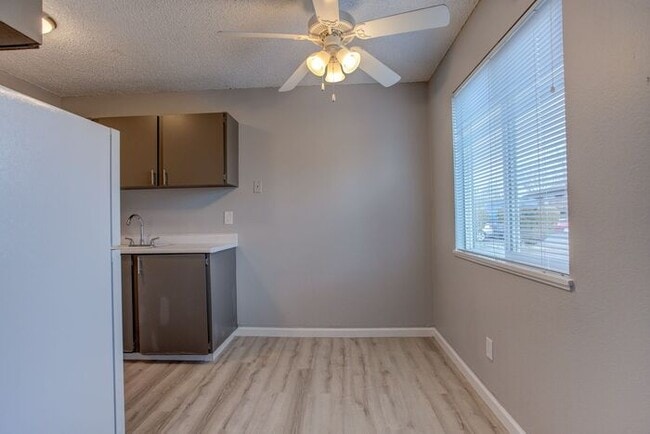Building Photo - Cozy Studio Apartment - 1st Month Free Ren...
