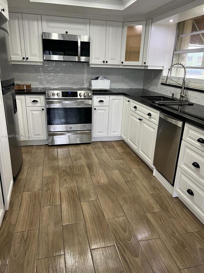 Foto del edificio - 11153 NW 7th St