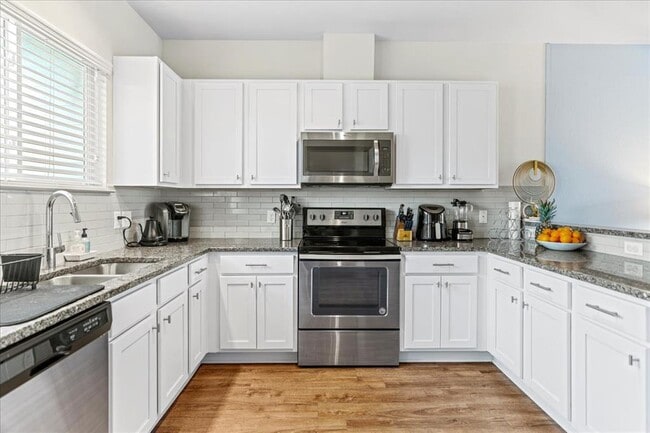 Building Photo - 12185 Chelsea Glen Pl