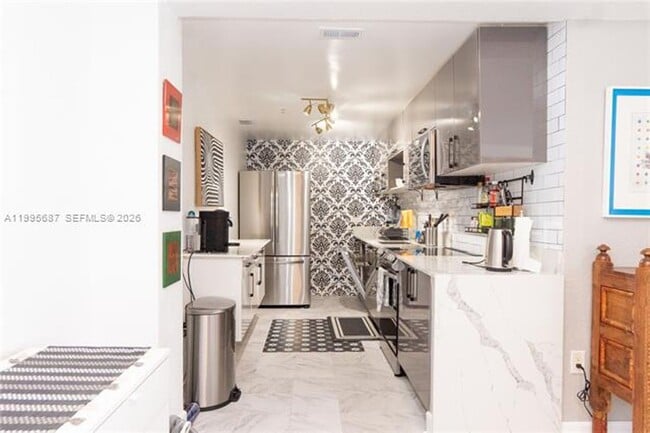 Foto del edificio - 7501 E Treasure Dr