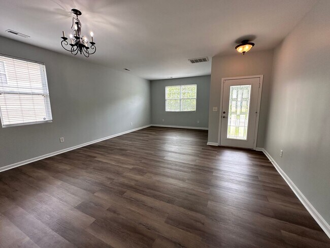 Foto del edificio - Exclusively Offered By Muse Realty Rentals...