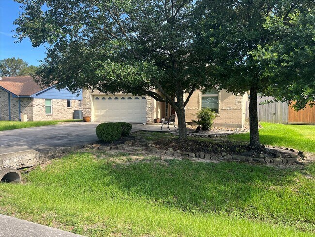 Building Photo - 418 Fall Creek Dr