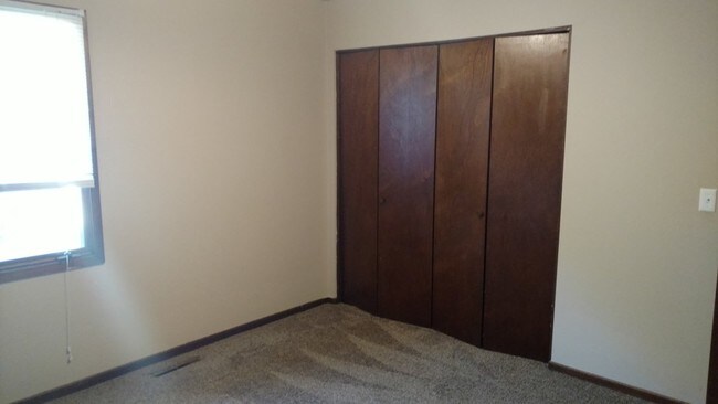 Bedroom - 1010 Country Club Dr