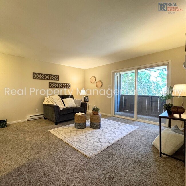 Building Photo - 2 Bedroom Condo in Tacoma!