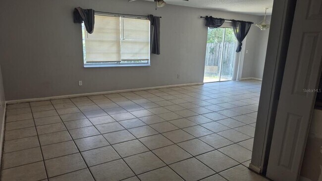 Foto del edificio - 8227 Clermont St