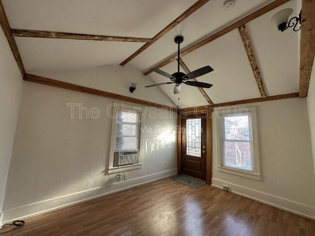 Building Photo - 537 1/2 Bucklin St