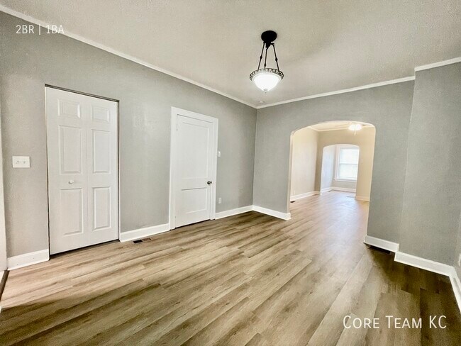 Building Photo - Large 2 Bed in Strawberry Hill