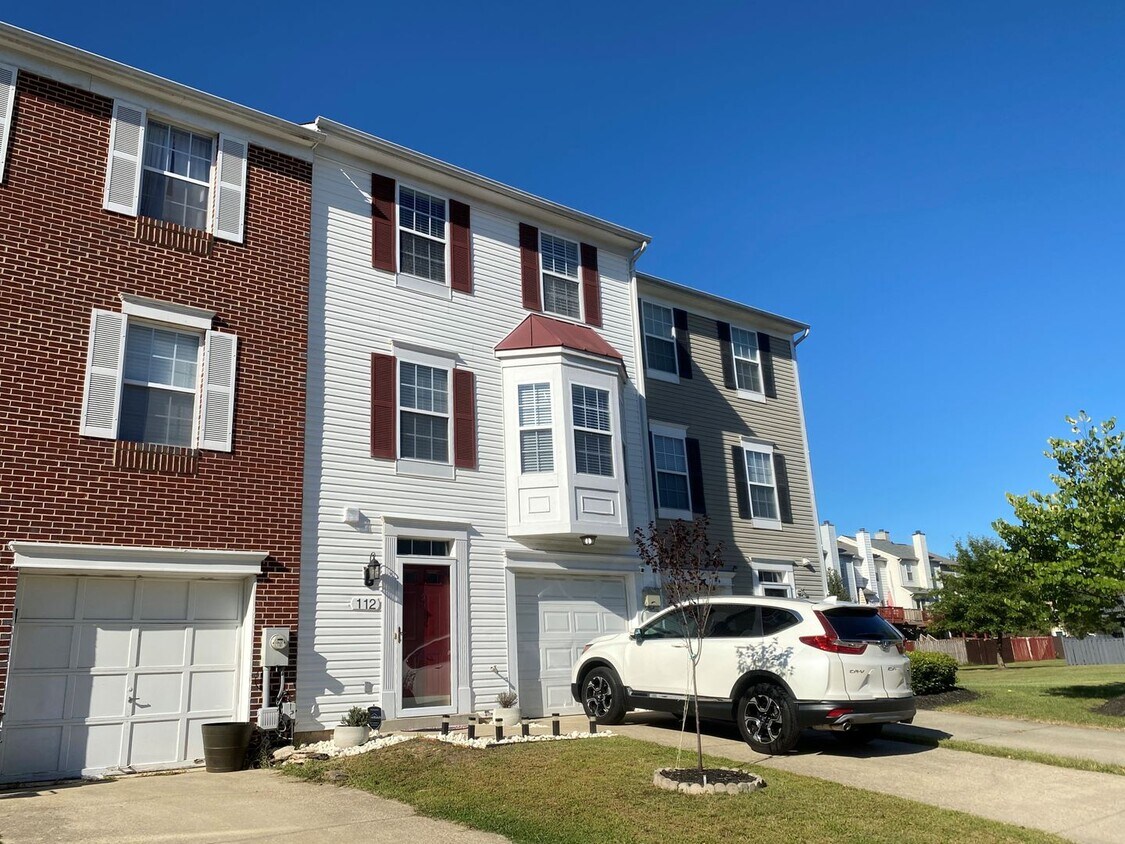 Primary Photo - Stunning 3 BR/3 BA Townhome in Odenton!