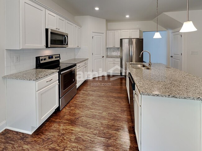 Building Photo - 308 Trae Ct