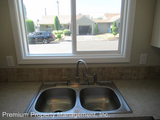 Building Photo - 3 br, 1 bath Apartment - 2065 Debbie Way NE