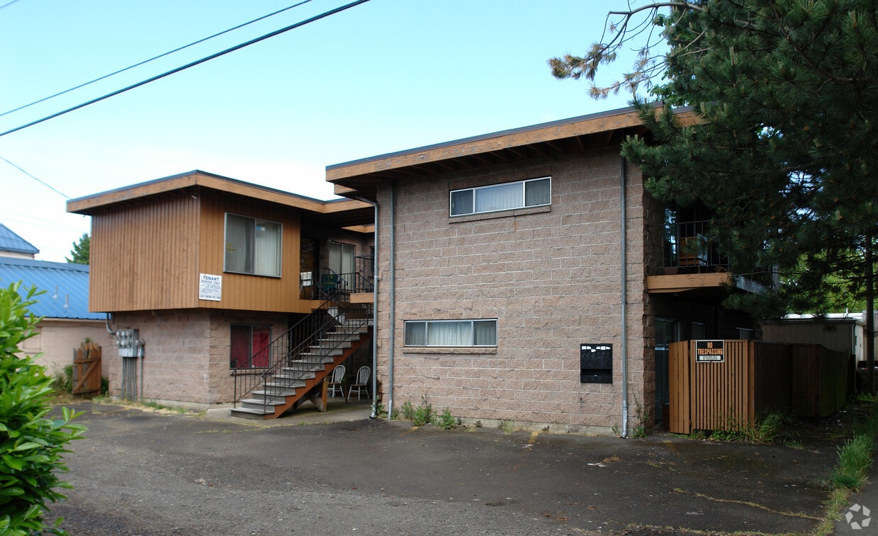 Primary Photo - 638 Van Buren St