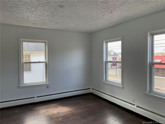 Building Photo - 202 S Colony Rd