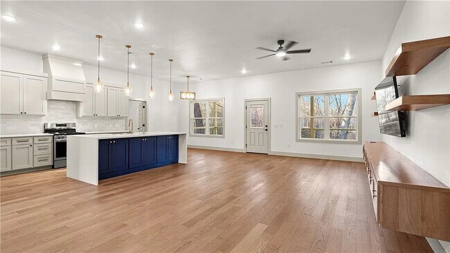 Building Photo - 5 Burnham Dr