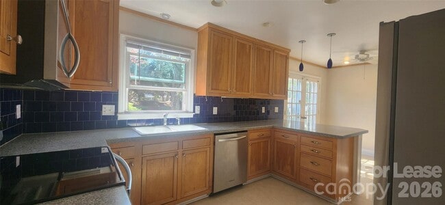 Building Photo - 2015 Glouchester Cir