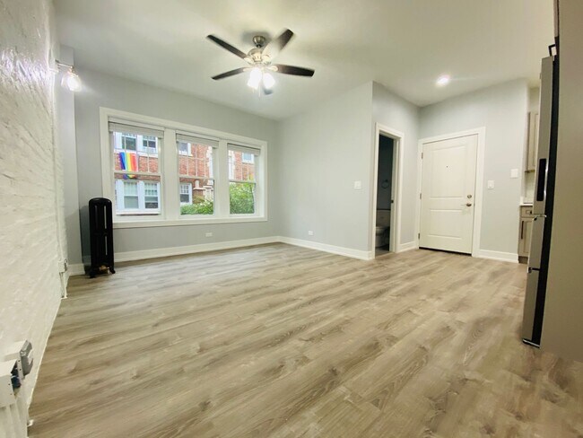 Foto del edificio - 1057 W Glenlake Ave