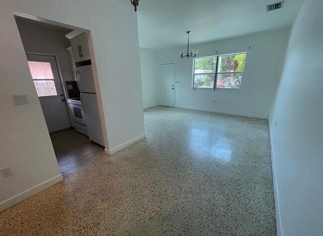 Foto del edificio - 3665 SW 26th Terrace