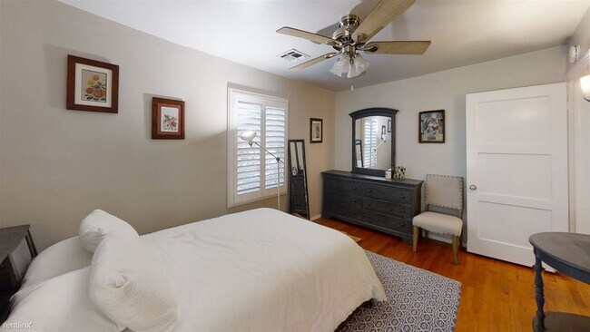 Foto del edificio - 2 br, 1 bath House - 4823 Jerry Way