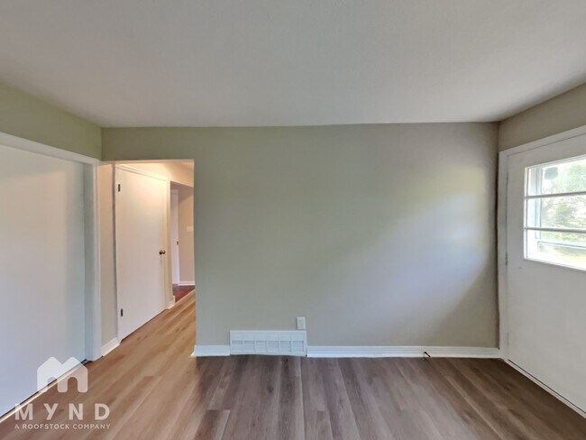 Foto del edificio - 5621 Oakmont Dr