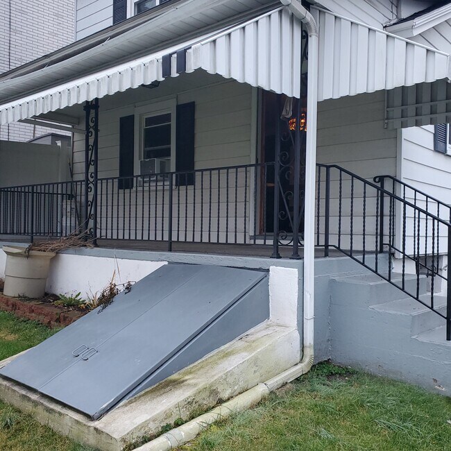 Back Porch - 567 S Benner Ave