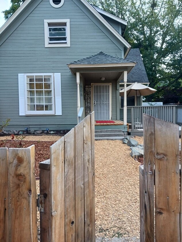 Foto principal - 508 NW C St