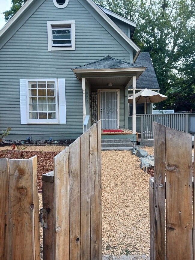 Building Photo - 508 NW C St