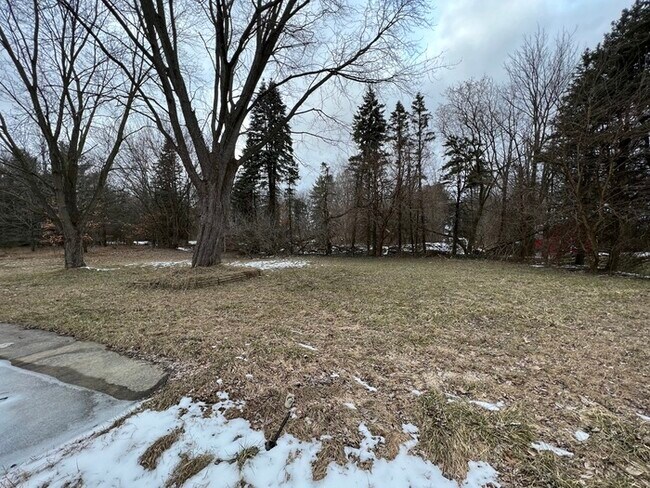 Building Photo - 3 Bed 1 Bath Single Family Home